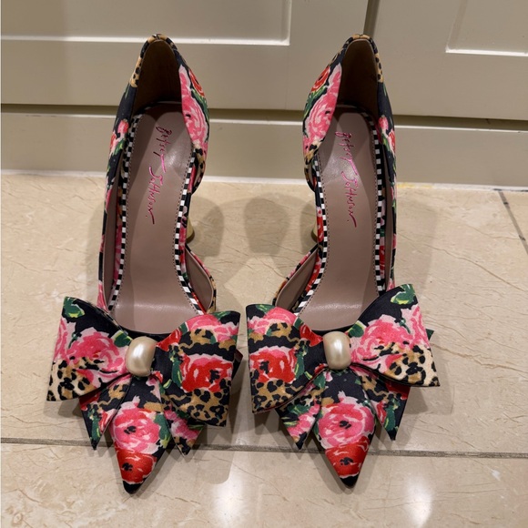 Betsey Johnson Shoes - Betsey Johnson Kyliee Floral Bow Heels - Black and Pink